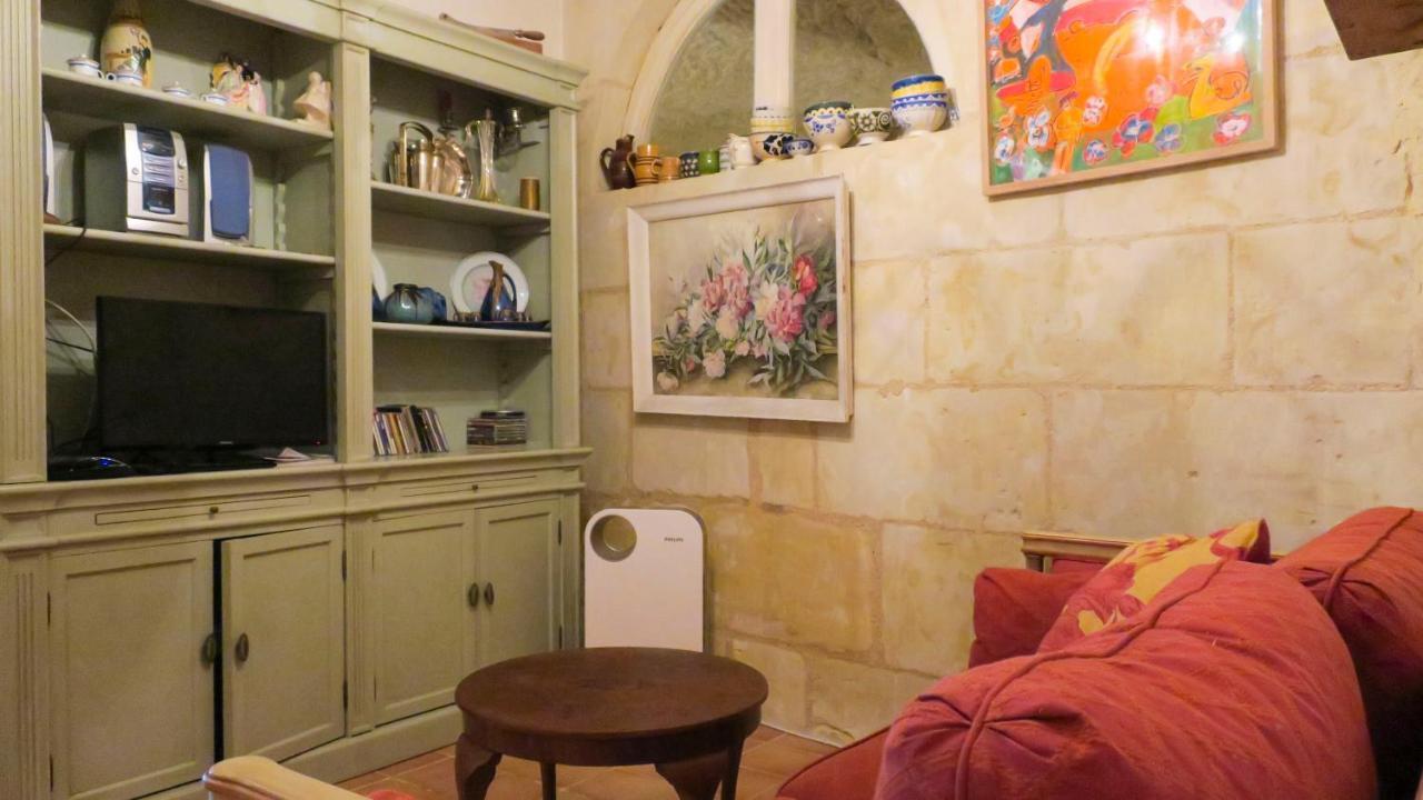 Trôo La Cave De L'Eperon B&B 외부 사진